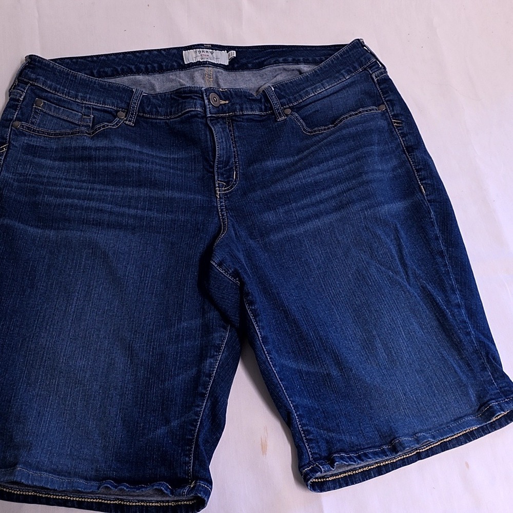 Torrid Bermuda Shorts Women 20 Blue Dark Wash Stretch Denim Summer Jeans